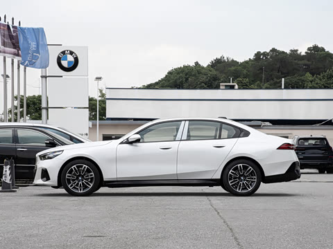 2026�� 525i M�˶���װ
