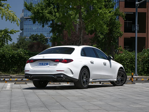 2026�� �Ŀ� E 300 L �����˶���