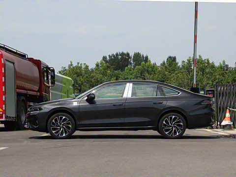 2026�� L 300TSI DSG ������