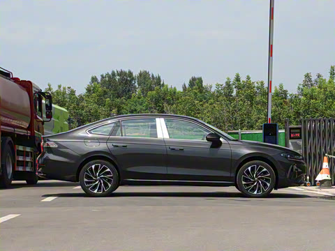 2026�� L 300TSI DSG ������