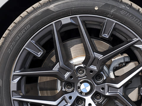 2026�� 330i M�˶���ҹ��װ