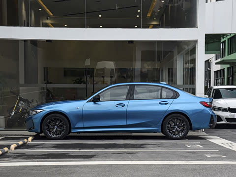 2026�� 330Li ������ M�˶���ҹ��װ