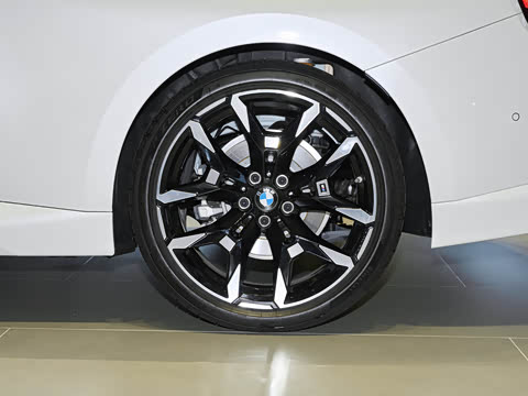 2026�� 225i M�˶���ҹ��װ