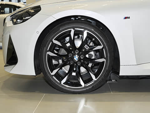2026�� 225i M�˶���ҹ��װ