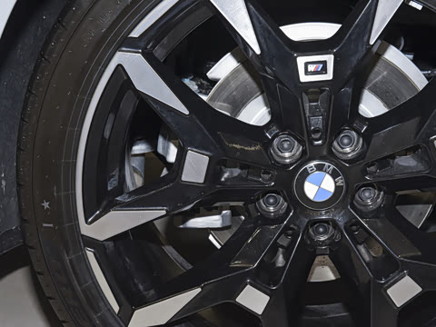 2026�� 225i M�˶���ҹ��װ