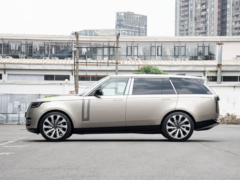 2026�� 3.0 L6 400PS SE�����