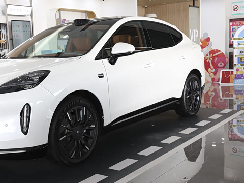 2025�� 825 Max��