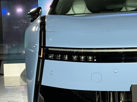 2025�� 750 ���������� Ultra