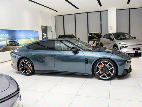 2025�� 702 ������ Ultra