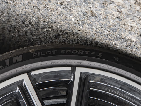 2026�� M240i xDrive