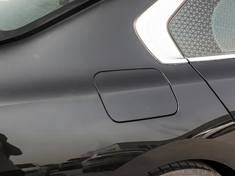 2026�� �Ŀ� 735Li ������װ