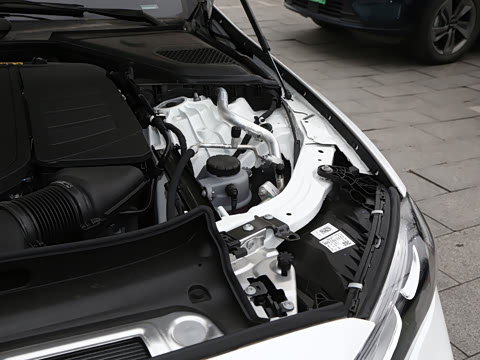 2026�� E 300 L �����˶���