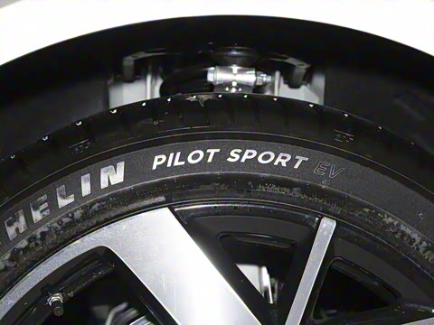 2026�� ���� 725 Max �콢��