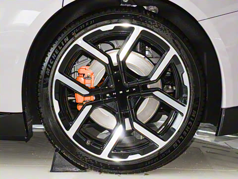 2025�� 702 ������ Ultra