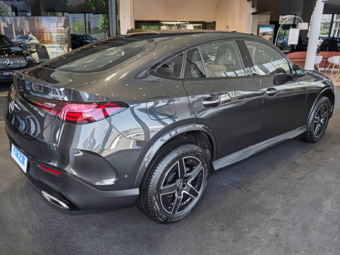 2026�� �Ŀ� GLC 260 4MATIC ����SUV
