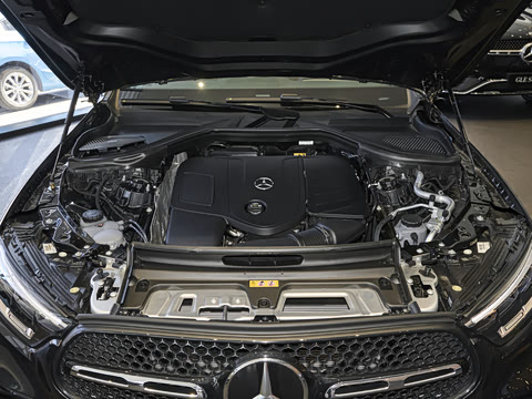 2026�� �Ŀ� GLC 260 4MATIC ����SUV