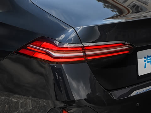2026�� 525i M�˶���װ
