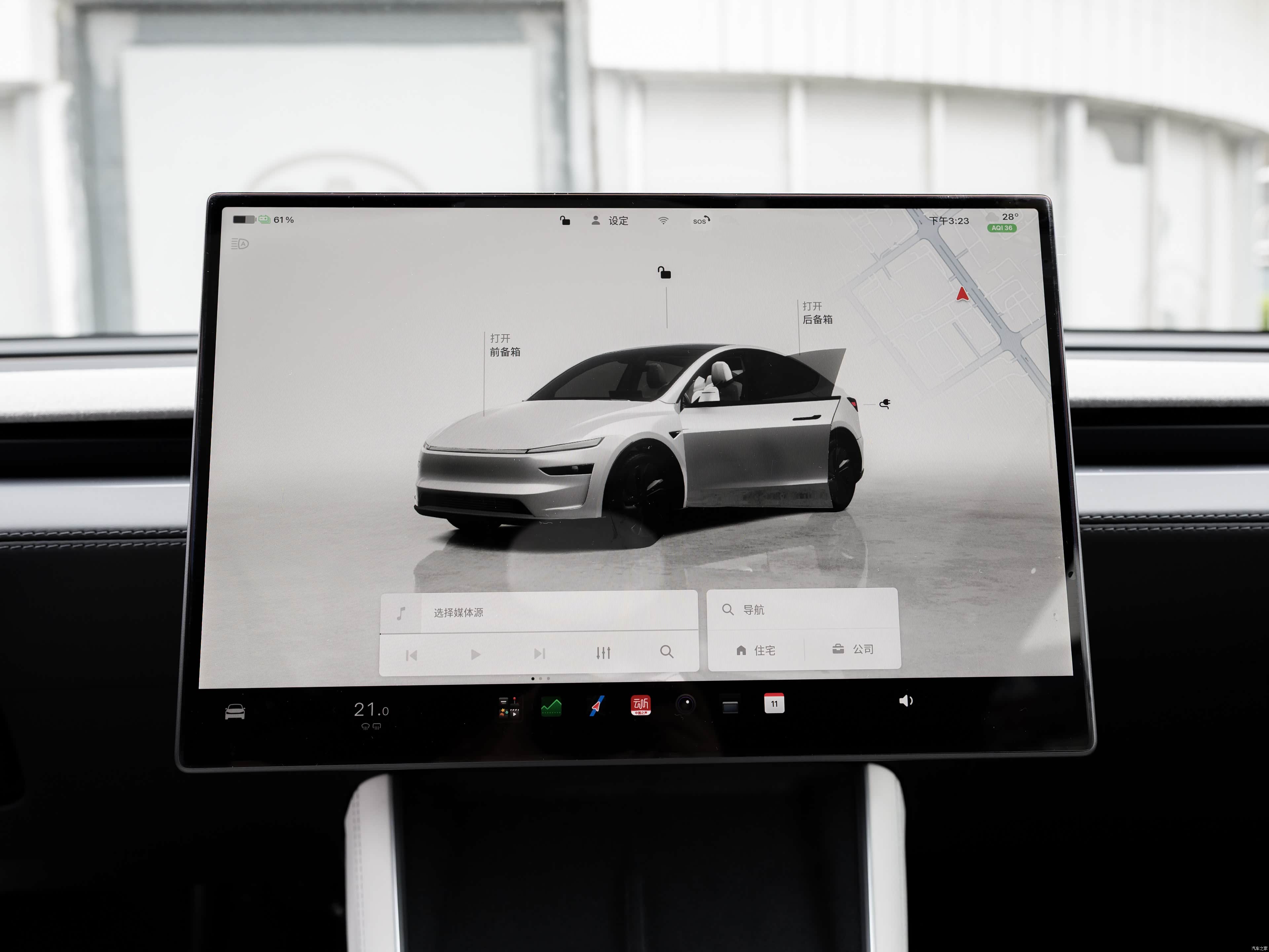 Tesla Model Y, миниатюра 18