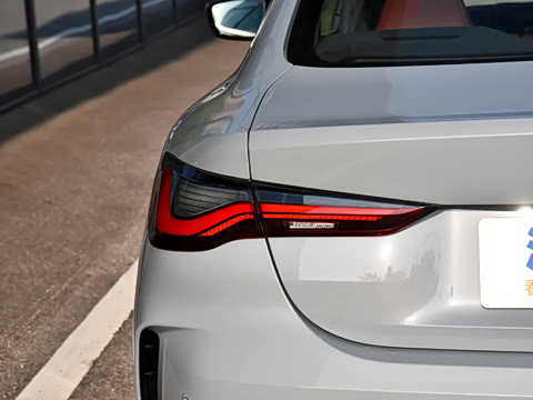 2026�� 425i M�˶���װ