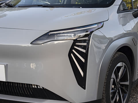 2025�� Plus 610 ������