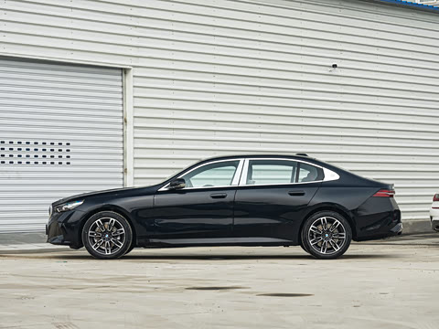 2026�� �Ŀ� 525Li M�˶���װ