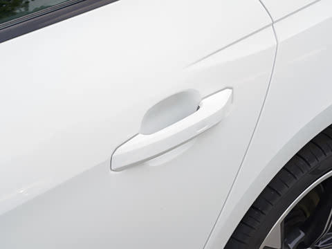 2026�� 200���������� 40 TFSI ���������� B&O ��ҹ��