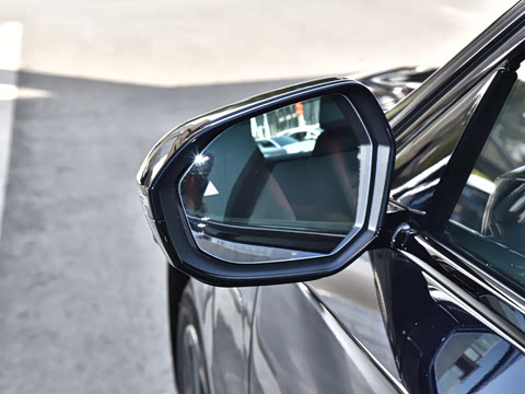 2026�� �Ŀ� eDrive 40L M�˶���װ