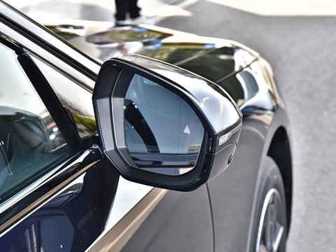 2026�� �Ŀ� eDrive 40L M�˶���װ