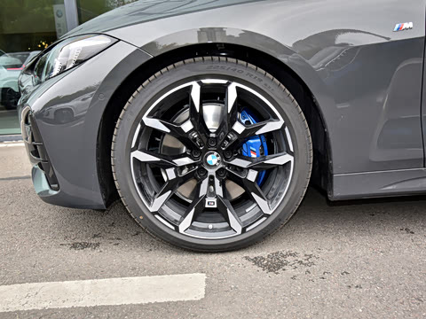 2026�� 430i M�˶���ҹ��װ