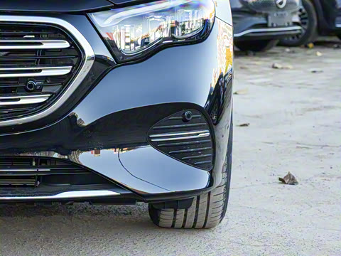 2026�� E 260 L �����