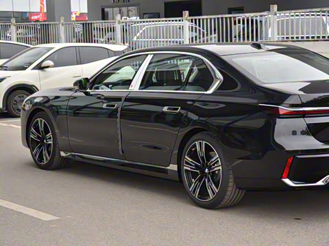 2026�� 740Li ������ M�˶���װ