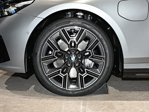 2026�� �Ŀ� xDrive 50L M�˶���װ