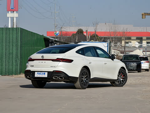 2026�� 2.0T 405 AT������