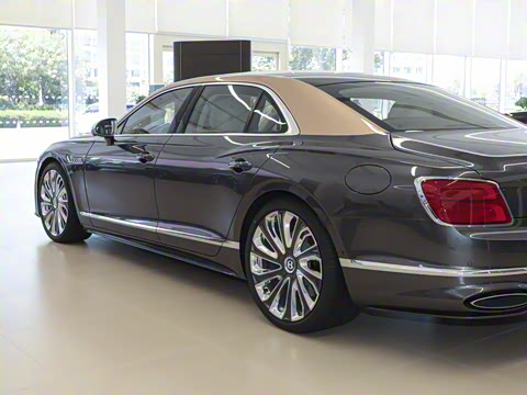 2026�� 4.0T V8 Mulliner