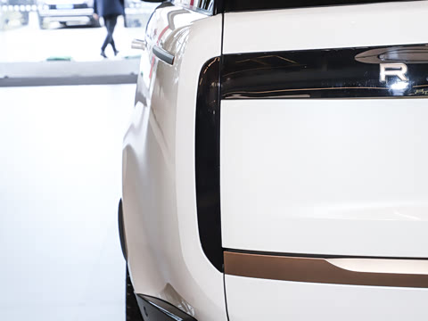 2025�� 4.4 V8 SV���ٴ����ӳ��� 4��