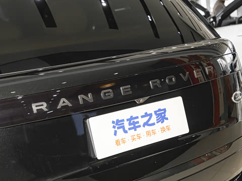 2026�� 3.0 L6 400PS SE�����