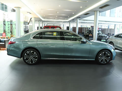 2026�� �Ŀ� E 300 L ������