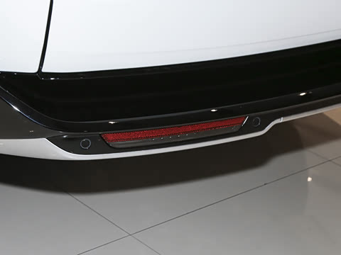 2026�� 3.0 L6 400PS SE�����