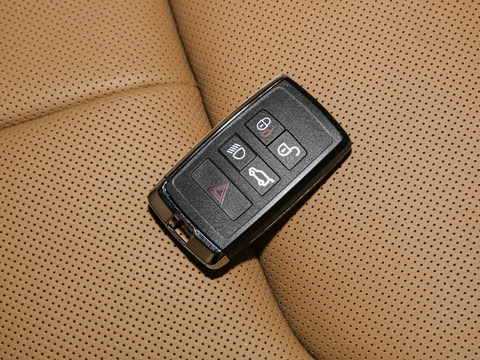 2026�� 3.0 L6 400PS AB�����