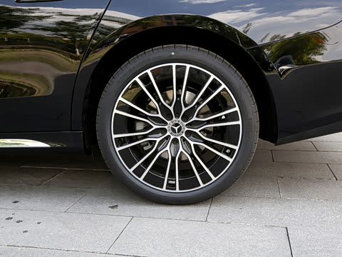 2026�� �Ŀ� E 300 L �����