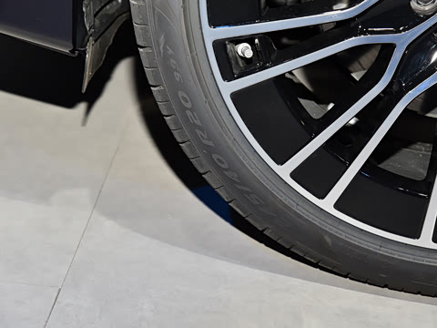 2026�� E 300 L ������