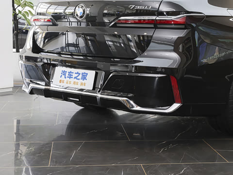 2026�� �Ŀ� 735Li M�˶���װ