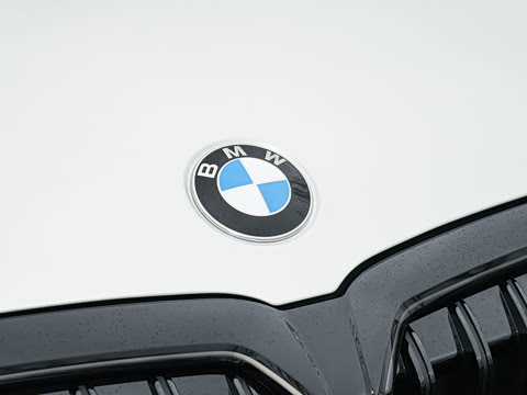 2026�� 330Li M�˶���ҹ��װ