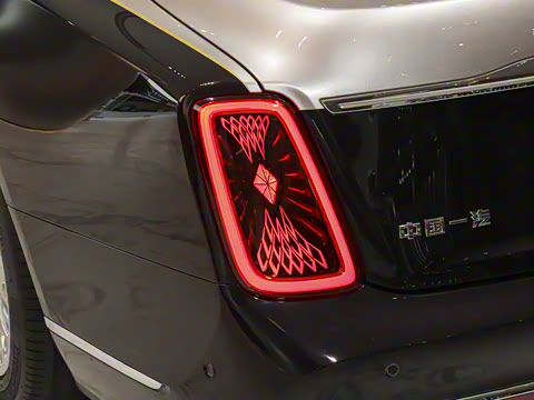 2024�� 4.0T V8��