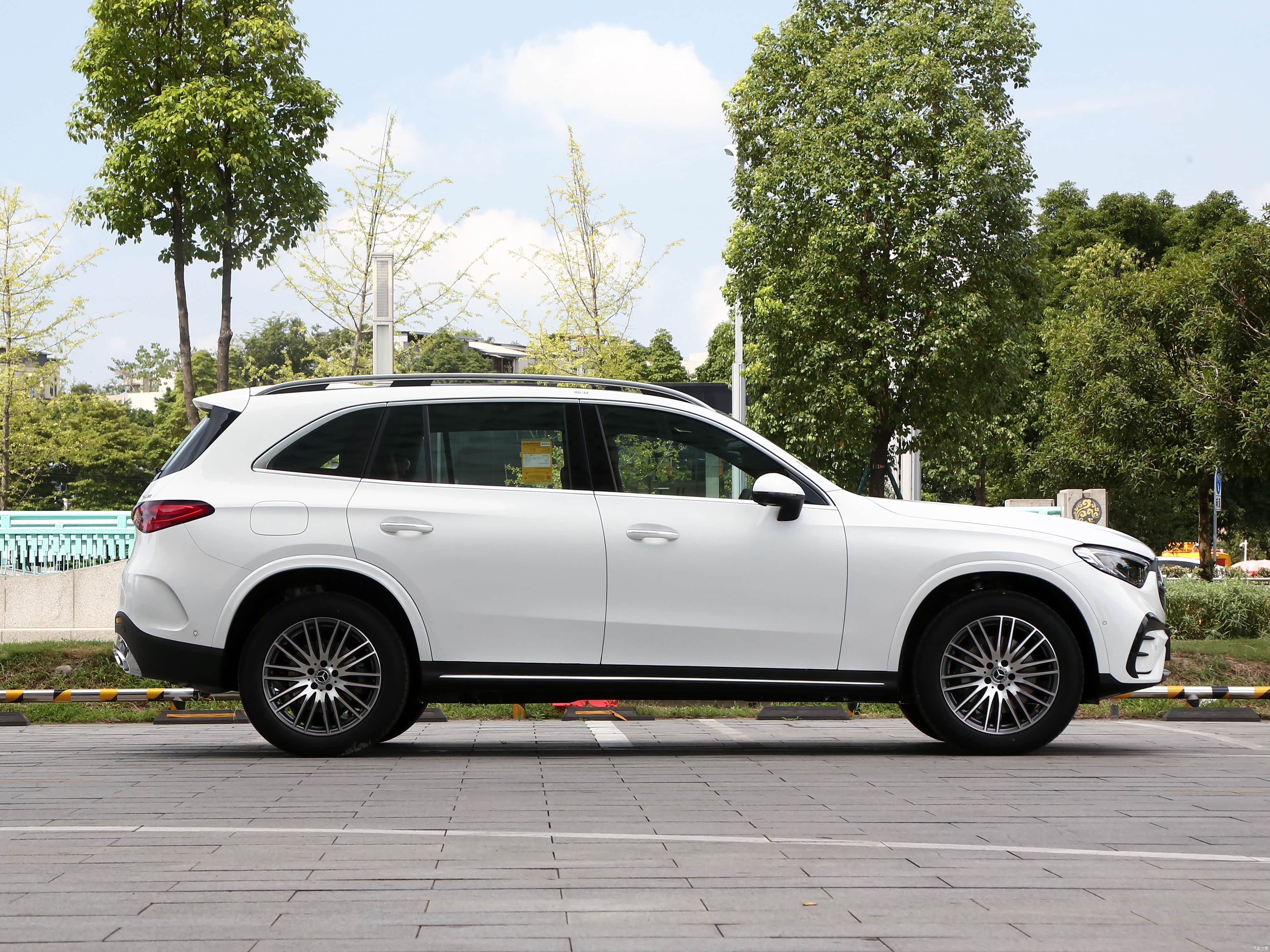 Mercedes-Benz GLC, миниатюра 8
