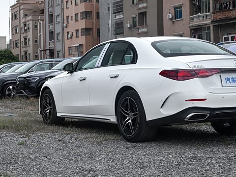 2026�� �Ŀ� E 260 �˶���