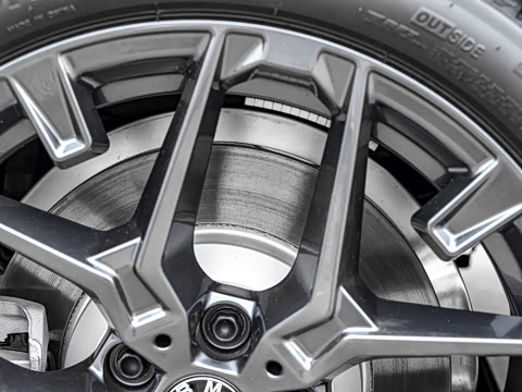 2026�� 330Li ������ M�˶���ҹ��װ