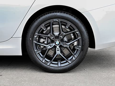 2026�� 330Li ������ M�˶���ҹ��װ