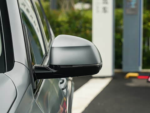 2025�� xDrive 30Li ������M�˶���ҹ��װ