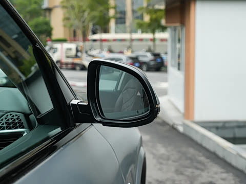 2025�� xDrive 30Li ������M�˶���ҹ��װ